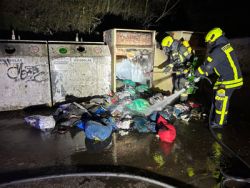Brand eines Kleidercontainer, Am Bahndamm in St. Micheln